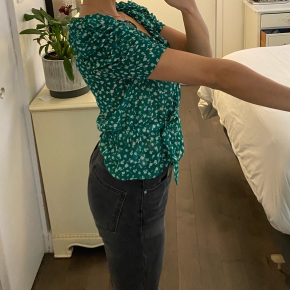 Green blouse - Picture 3 of 7